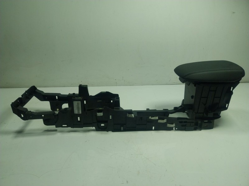 Recambio de apoyabrazos central para ford focus iv (hn) 1.5 ecoboost referencia OEM IAM 2586029  