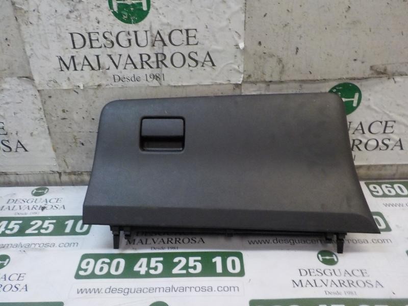 Recambio de guantera para toyota yaris 1.4 turbodiesel cat referencia OEM IAM 555500D170C0  