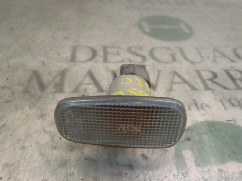 Recambio de piloto lateral izquierdo para lexus is200 (gxe10) 2.0 referencia OEM IAM 8173053010  