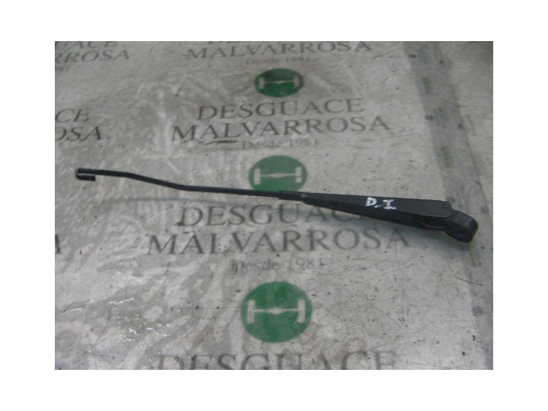 Recambio de brazo limpia delantero izquierdo para nissan trade 100 referencia OEM IAM   
