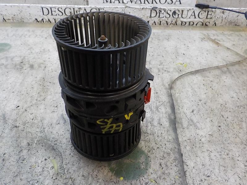 Recambio de motor calefaccion para renault megane iii sport tourer expression referencia OEM IAM 272104937R  