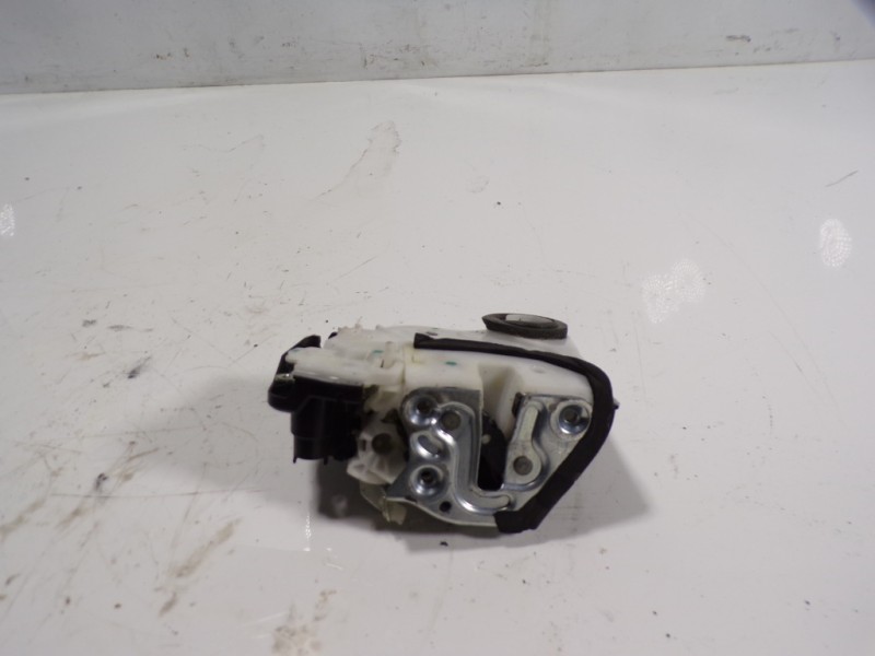 Recambio de cerradura puerta trasera derecha para suzuki baleno 1.0 12v boosterjet cat referencia OEM IAM  382301M68P 