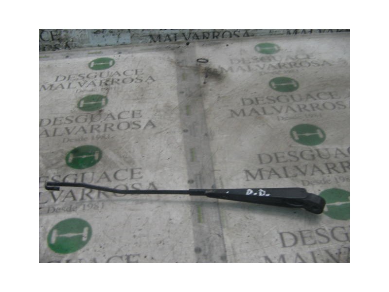 Recambio de brazo limpia delantero derecho para nissan trade 100 referencia OEM IAM   