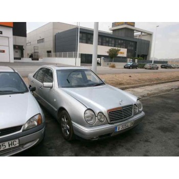 MERCEDES-BENZ CLASE E (W210) BERLINA