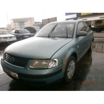 VOLKSWAGEN PASSAT BERLINA (3B2)