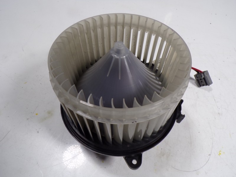 Recambio de motor calefaccion para opel insignia sports tourer 2.0 16v cdti referencia OEM IAM 13263279 13263279B 