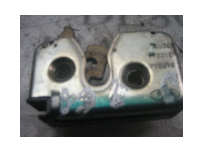 Recambio de cerradura maletero / porton para ford fiesta berl./courier 1.3 cat referencia OEM IAM   