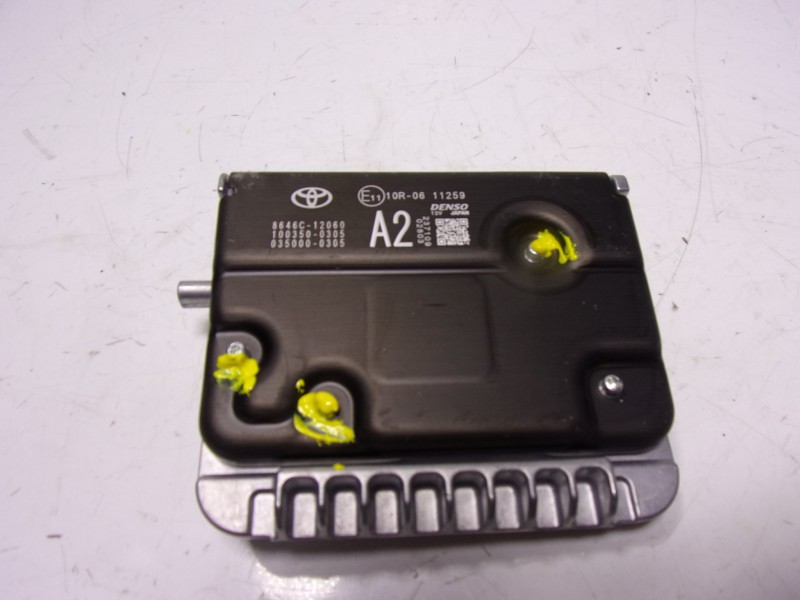 Recambio de modulo electronico para toyota corolla hybrid referencia OEM IAM 8646C12111  