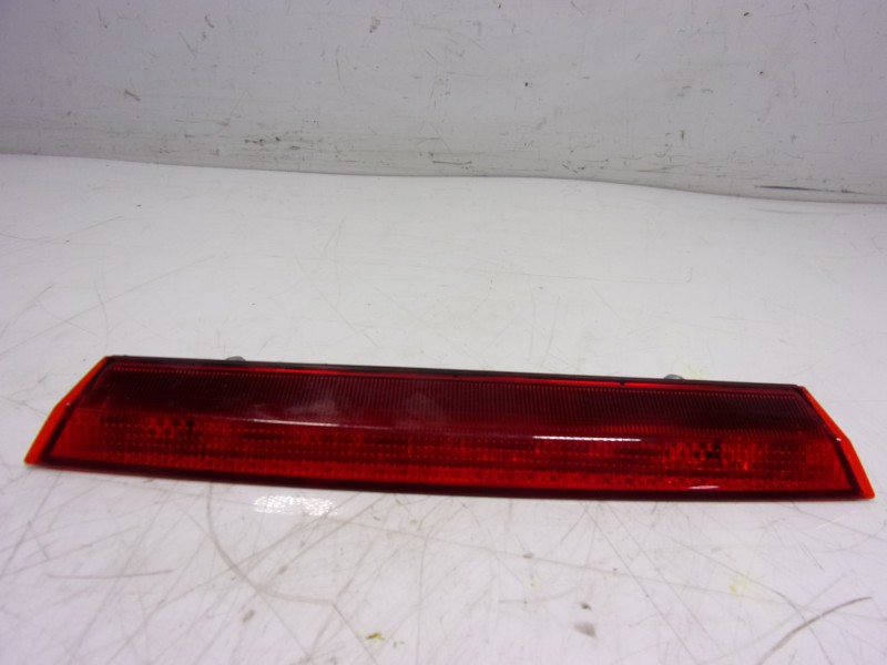 Recambio de piloto trasero central para toyota corolla hybrid referencia OEM IAM 8157002230  