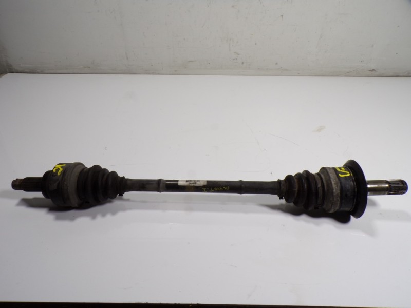 Recambio de transmision trasera izquierda para bmw serie 1 lim. (f20) 2.0 turbodiesel referencia OEM IAM 33208680347 7597681AI 