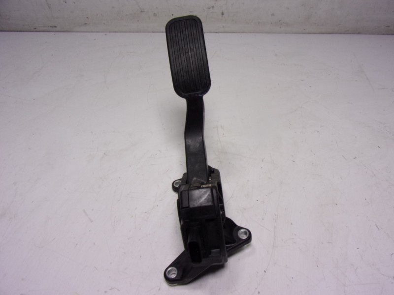 Recambio de potenciometro pedal para toyota corolla hybrid referencia OEM IAM 7811002211 7811002211 