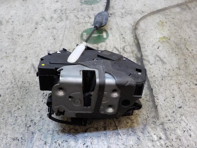 Recambio de cerradura puerta delantera derecha para ford fiesta (cb1) ambiente referencia OEM IAM 2048282  