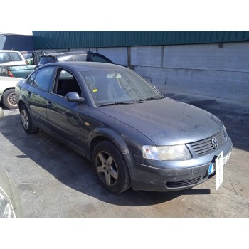 VOLKSWAGEN PASSAT BERLINA (3B2)