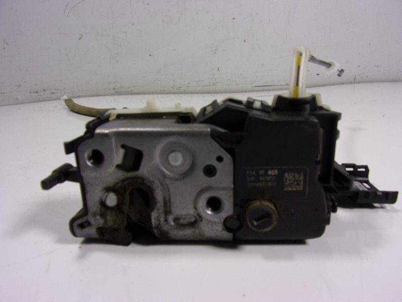 Recambio de cerradura puerta delantera derecha para peugeot partner tepee b9 1.6 16v hdi referencia OEM IAM 9135EA A01851 