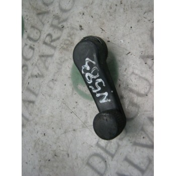 MANETA ELEVALUNAS DELANTERA IZQUIERDA 