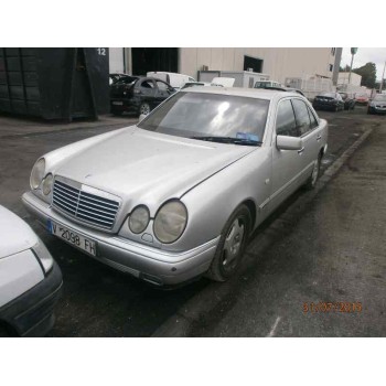 MERCEDES-BENZ CLASE E (W210) BERLINA
