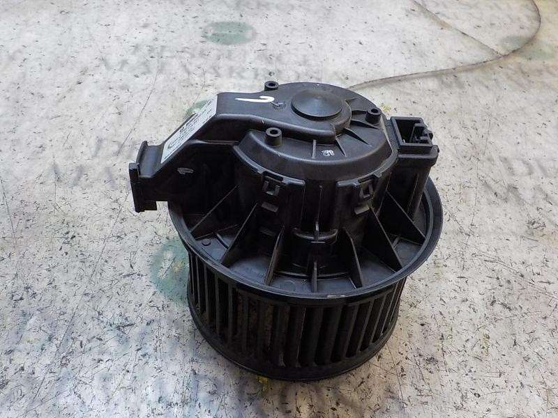 Recambio de motor calefaccion para ford fiesta (cb1) ambiente referencia OEM IAM 1790329 0130115551 0130115551