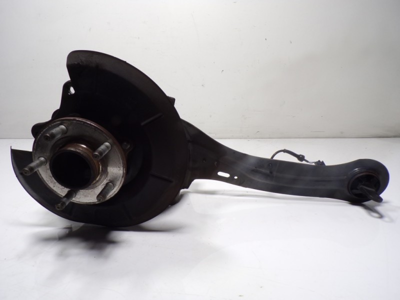 Recambio de mangueta trasera derecha para ford focus turn. (cb8) 1.6 tdci cat referencia OEM IAM 1780076  