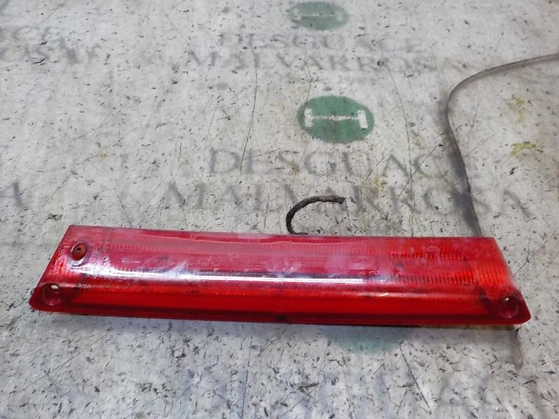 Recambio de piloto trasero central para ford fiesta (cb1) ambiente referencia OEM IAM 2085739  