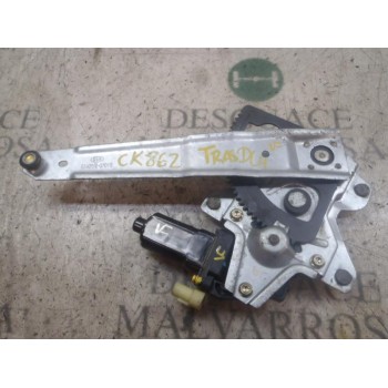 ELEVALUNAS TRASERO DERECHO 