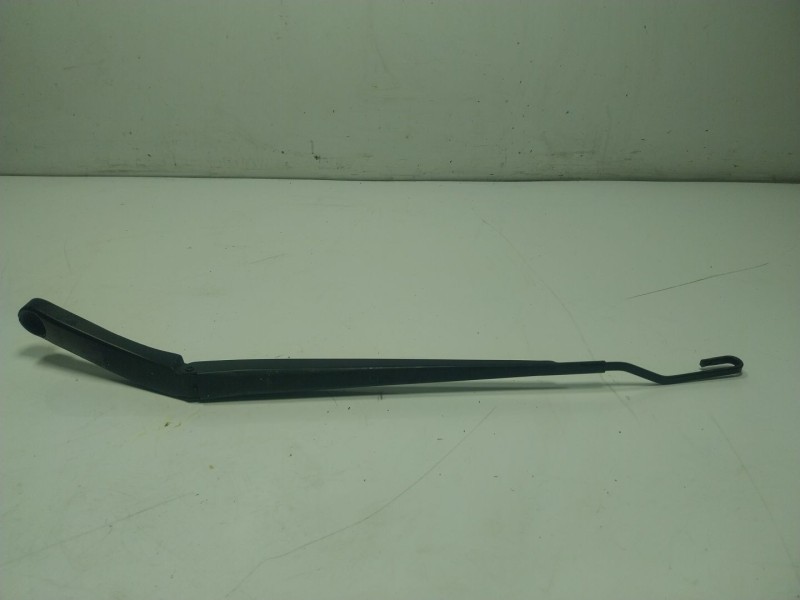 Recambio de brazo limpia delantero izquierdo para chrysler grand voyager v (rt) 2.8 crd referencia OEM IAM 68028439AA 05113045AA