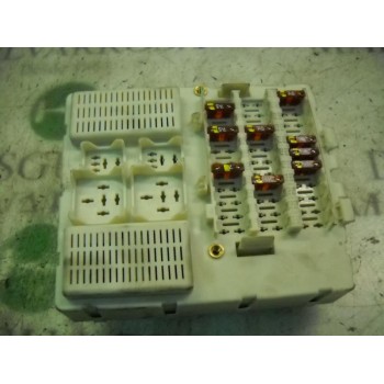 CAJA RELES / FUSIBLES 