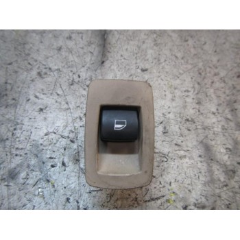 MANDO ELEVALUNAS DELANTERO DERECHO 61316945876 6945876 