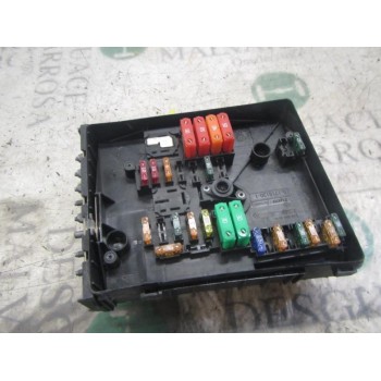 CAJA RELES / FUSIBLES 