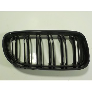 REJILLA PARAGOLPES DERECHA 51137201968 