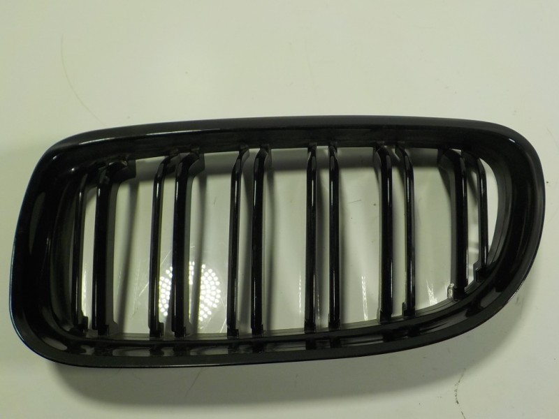Recambio de rejilla paragolpes izquierda para bmw serie 3 berlina (e90) 2.0 turbodiesel cat referencia OEM IAM 51137201967  