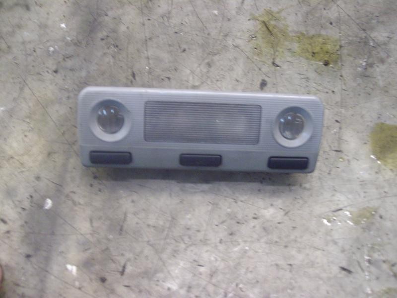 Recambio de piloto interior para bmw serie 5 berlina (e39) 525tds referencia OEM IAM 63318360106  