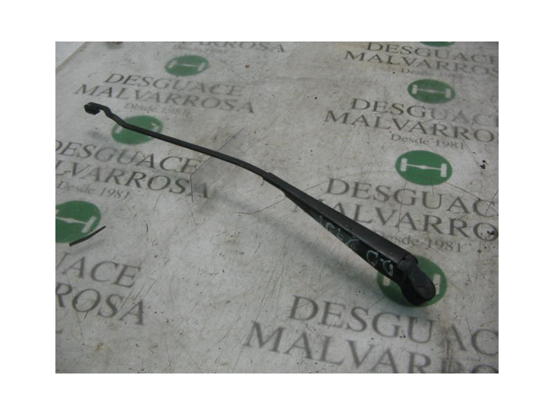 Recambio de brazo limpia delantero derecho para opel vectra a 2.0 referencia OEM IAM   