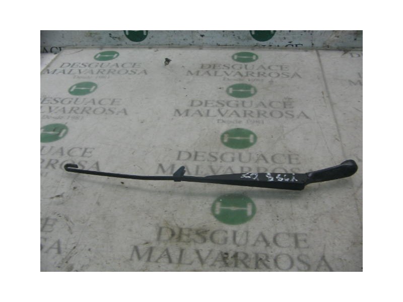 Recambio de brazo limpia delantero derecho para fiat punto berl. (176) 75 elx referencia OEM IAM   