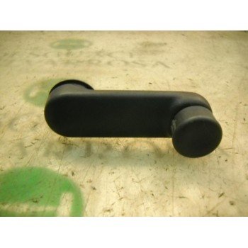 MANETA ELEVALUNAS TRASERA DERECHA 