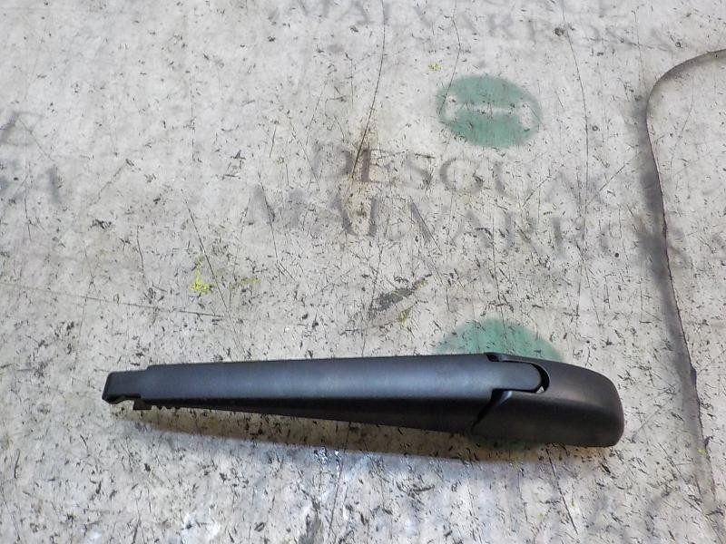 Recambio de brazo limpia trasero para toyota auris 1.8 16v cat (híbrido) referencia OEM IAM 8513002050  