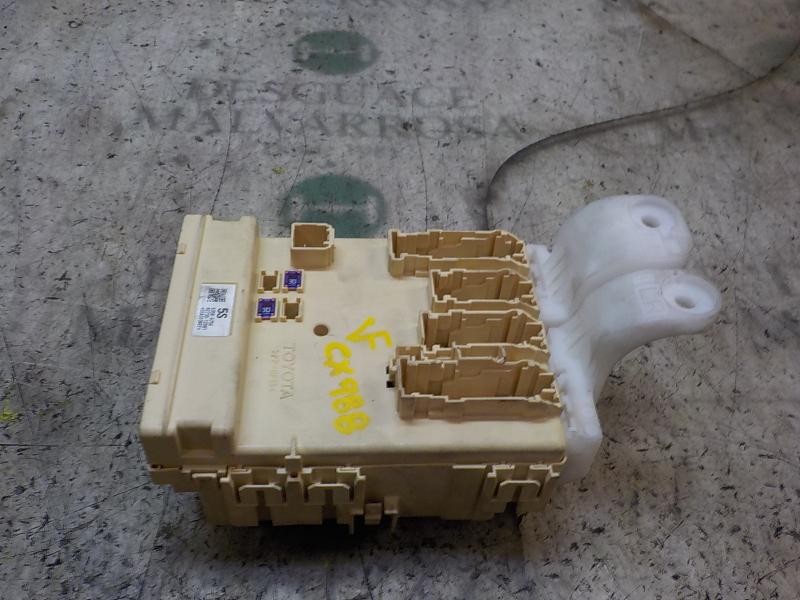 Recambio de caja reles / fusibles para toyota auris 1.8 16v cat (híbrido) referencia OEM IAM 8273012X81 8273012X81 63586756