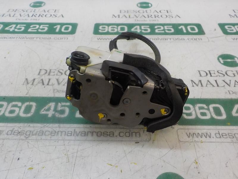 Recambio de cerradura puerta trasera derecha para opel insignia berlina sport referencia OEM IAM 13503808 13503808 