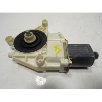 MOTOR ELEVALUNAS DELANTERO DERECHO A2048200242 A2048200242 