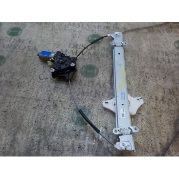 ELEVALUNAS DELANTERO DERECHO 82404B4110 