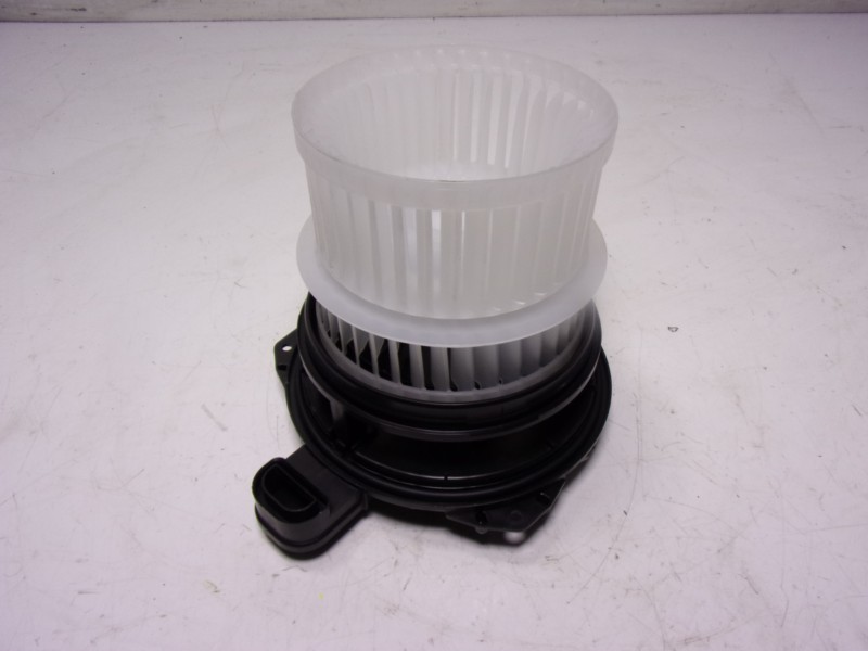 Recambio de motor calefaccion para toyota corolla hybrid referencia OEM IAM 87103F4020 8898L182DLH 