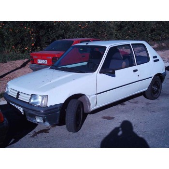 PEUGEOT 205 BERLINA