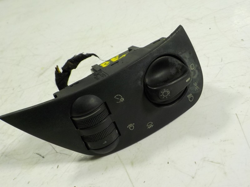 Recambio de mando luces para seat cordoba berlina (6k2) 1.4 referencia OEM IAM   