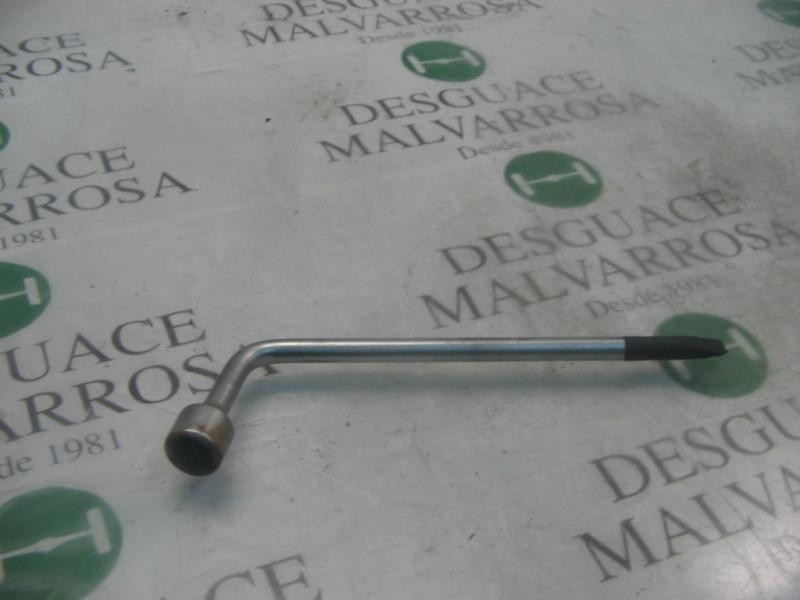 Recambio de llave rueda para toyota carina (t19) 1.6 berlina referencia OEM IAM   