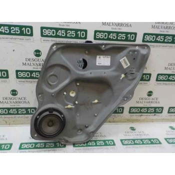 ELEVALUNAS TRASERO DERECHO 