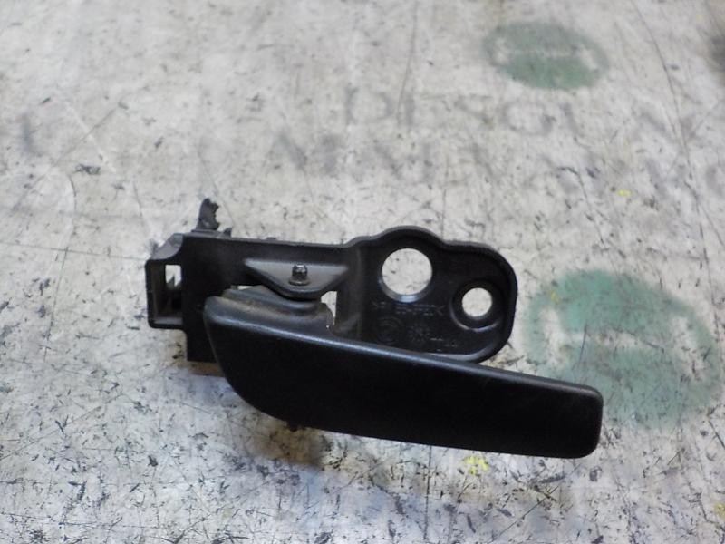 Recambio de maneta interior delantera izquierda para peugeot bipper 1.4 hdi referencia OEM IAM   