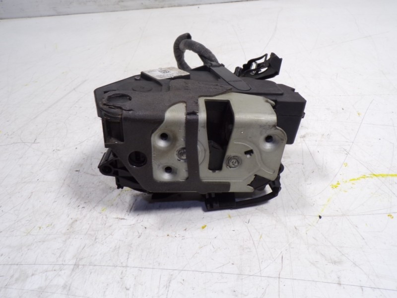 Recambio de cerradura puerta delantera izquierda para ford focus lim. 1.6 tdci cat referencia OEM IAM 2067563 921755105 
