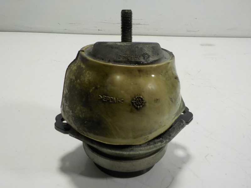 Recambio de soporte motor derecho para volkswagen touareg (7la) 2.5 tdi referencia OEM IAM 7L6199131C  