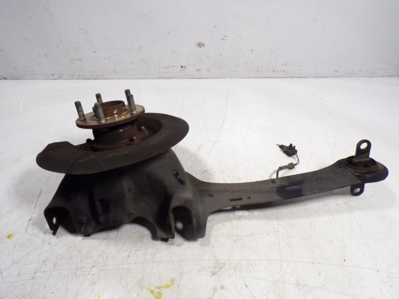 Recambio de mangueta trasera derecha para ford focus lim. 1.6 tdci cat referencia OEM IAM 1780076  