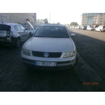 VOLKSWAGEN PASSAT BERLINA (3B2)