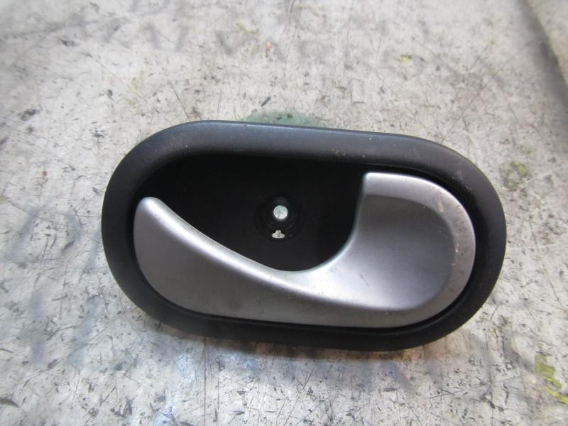 Recambio de maneta interior delantera derecha para renault clio iii confort expression referencia OEM IAM   